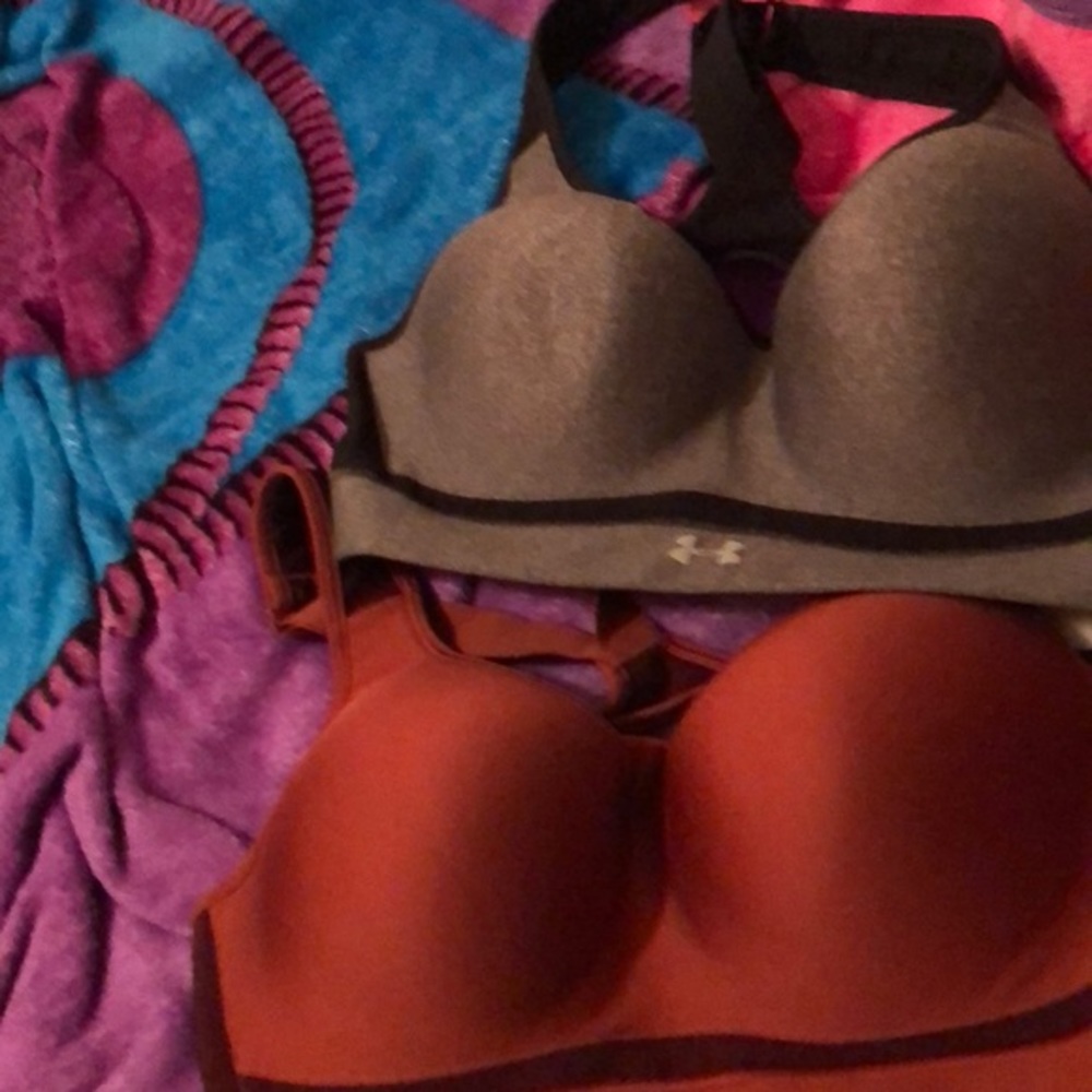 UNDER ARMOR SPORTS BRA MAROON LIKE NEW